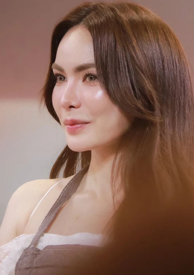 ชาล็อต ออสติน นักแสดงและนางงามสาวไทยอังกฤษ