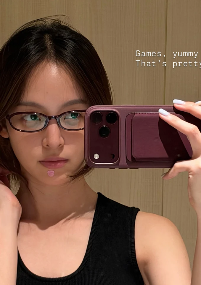 ณิชา ณัฏฐณิชา ภาพเดี่ยวลุคแฟชั่นเรียบหรู