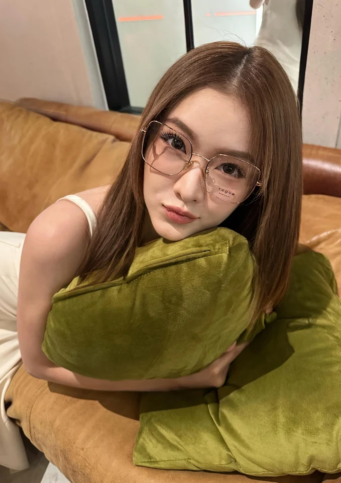 พริกขิง สุรีย์ญะเรศ นักแสดงหญิง ภาพเดี่ยว