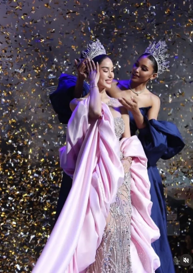 ทารีน่า โบเทส รับมงกุฎท่ามกลางบรรยากาศฉลองบนเวที